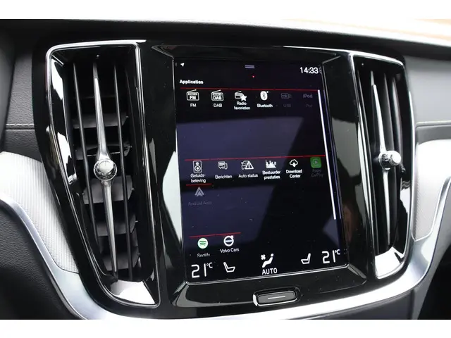 Volvo V60 T6 Recharge AWD R-Design 2022 Hybride Benzine 55