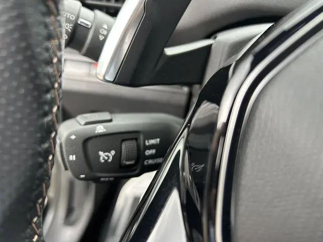 Peugeot 3008 1.6 HYbrid 225 GT 2023 Hybride Benzine 34