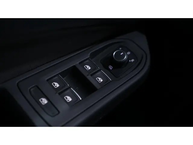 Volkswagen Golf 1.5 eTSI Life Business 2023 Benzine 25