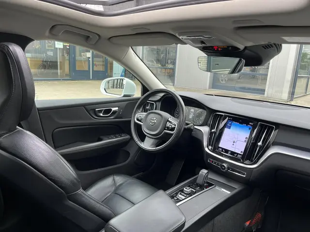 Volvo V60 2.0 B3 Business Pro 2020 Benzine 68