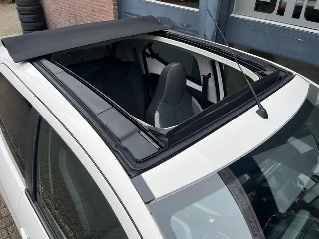 Toyota Aygo 1.0 VVT-i x-joy , 2e eigenaar 2019 Benzine 11