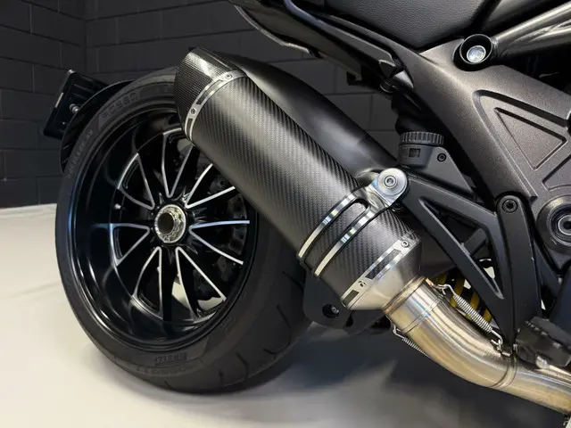 Ducati Diavel Dark Stealth 2019 Benzine 12