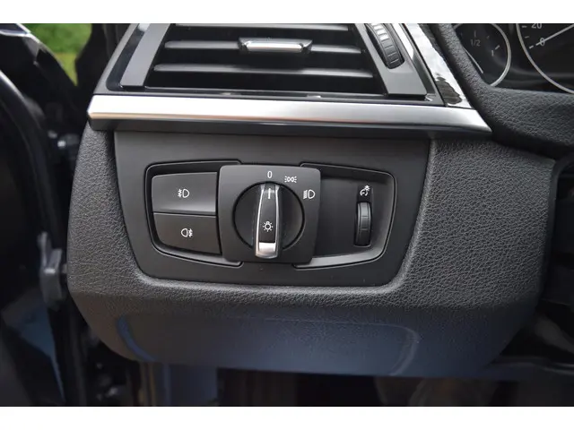 BMW 3 Serie Touring 328i High Executive 2013 Benzine 23