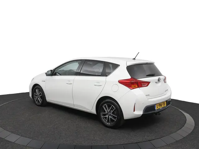 Toyota Auris 1.8 Hybrid Aspiration 2015 Hybride Benzine 12