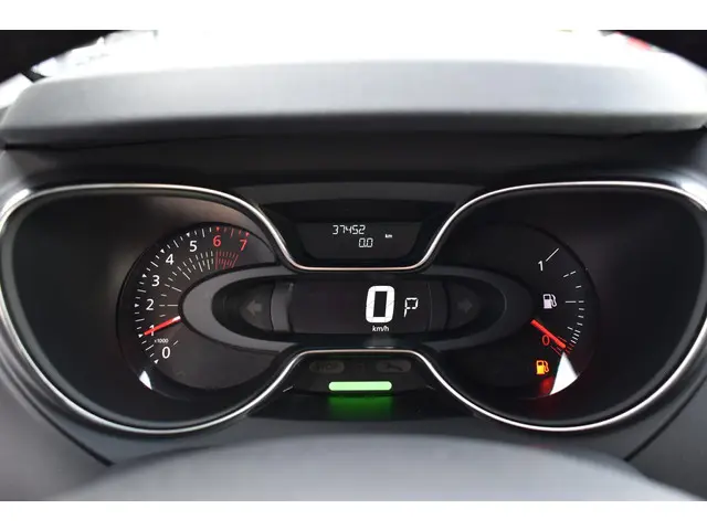 Renault Captur TCe 150 EDC Intens 2019 Benzine 16