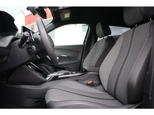 Peugeot 2008 1.2 HYBRID 136 GT 2024 Hybride Benzine 6