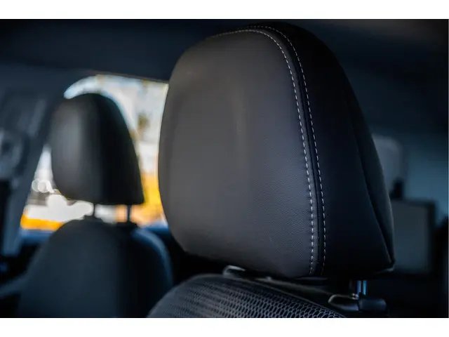 Peugeot 2008 1.2 PureTech Allure 2019 Benzine 19