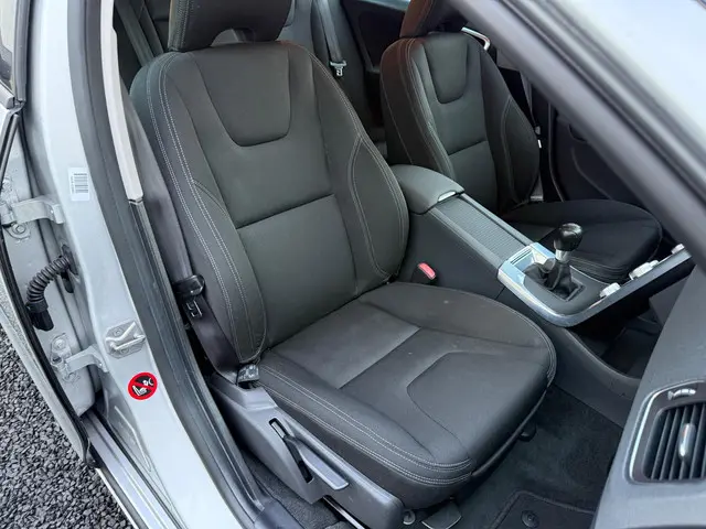 Volvo V60 1.6 D2 Kinetic | 2014 | Lage km stand | 2014 Diesel 16