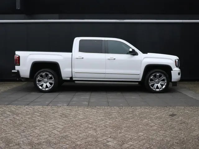 GMC Sierra DENALI 6.2 L V8 2019 LPG/Gas 4
