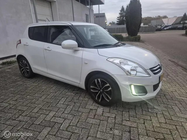 Suzuki Swift 1.2 Exclusive EASSS 2015 Benzine 2
