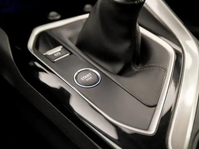 Peugeot 3008 1.2 PureTech Premium GT Sport 2018 Benzine 11