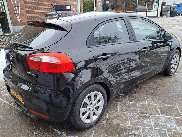 Kia Rio 1.2 CVVT Comfort Pack met Trekhaak 2014 Benzine 4
