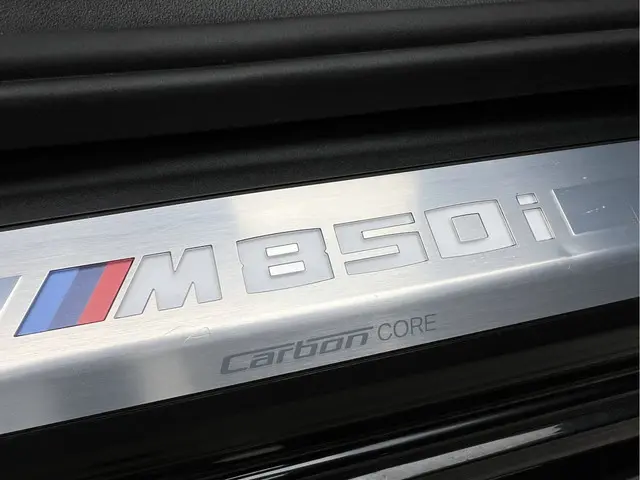 BMW 8 Serie M850i xDrive High Executive 2020 Benzine 19
