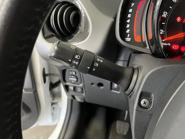 Toyota Aygo 1.0 VVT-i x-play 2022 Benzine 23