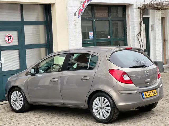 Opel Corsa 1.2-16V Design Edition 2014 Benzine 8