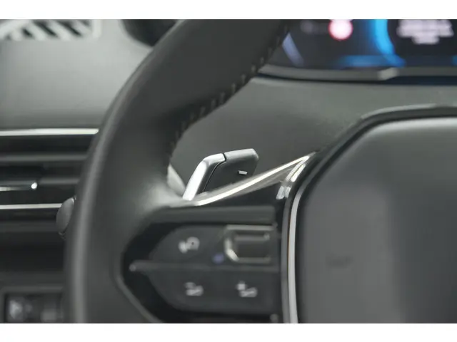 Peugeot 5008 PureTech 130 EAT8 Active Pack 2023 Benzine 35