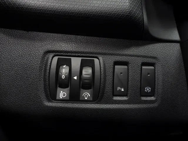 Renault Clio Estate 0.9 TCe Limited 2016 Benzine 16