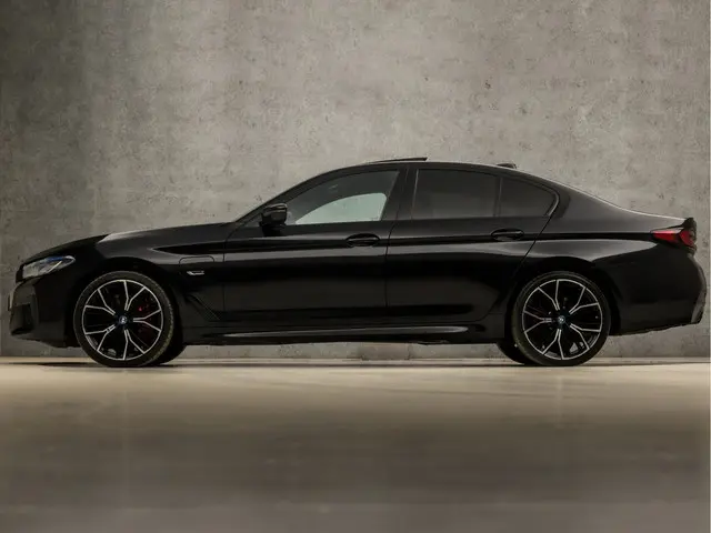 BMW 5 Serie 545e xDrive M Sport 2023 Hybride Benzine 2
