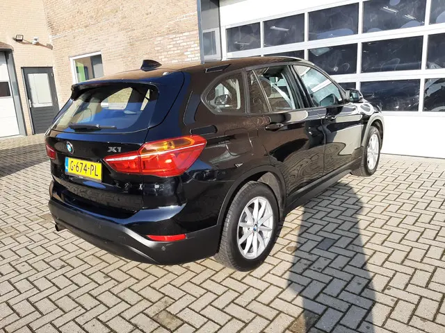 BMW X1 sDrive18i Executive 2017 Benzine 26