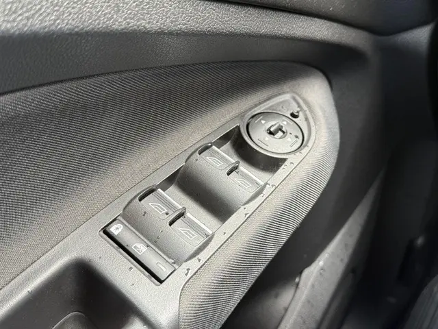 Ford C-MAX 1.0 Titanium 2015 Benzine 18