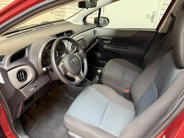 Toyota Yaris 1.0 VVT-i Aspiration 2013 Benzine 10