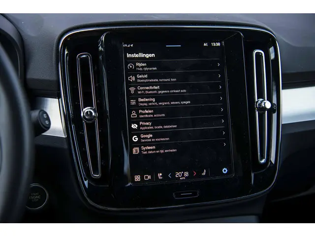 Volvo XC40 2.0 B3 Plus Black Edition 2025 Benzine 21