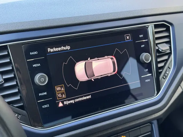 Volkswagen T-Roc 1.0 TSI UNITED 110 pK 2021 Benzine 27