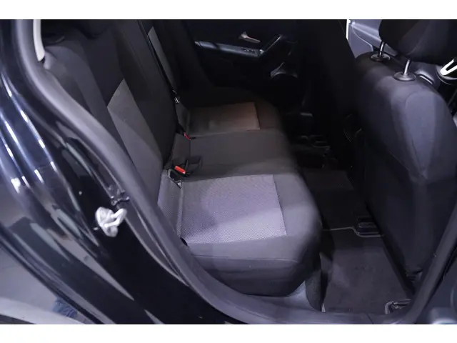 Mercedes-Benz A-Klasse 180d Design 2021 Diesel 32