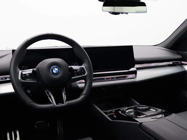 BMW 5 Serie Sedan 530e 2024 Hybride Benzine 27