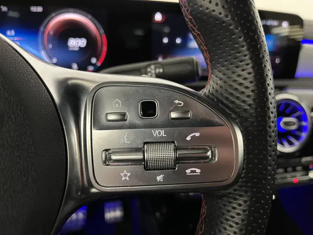 Mercedes-Benz CLA 200 AMG Line 2021 Benzine 25