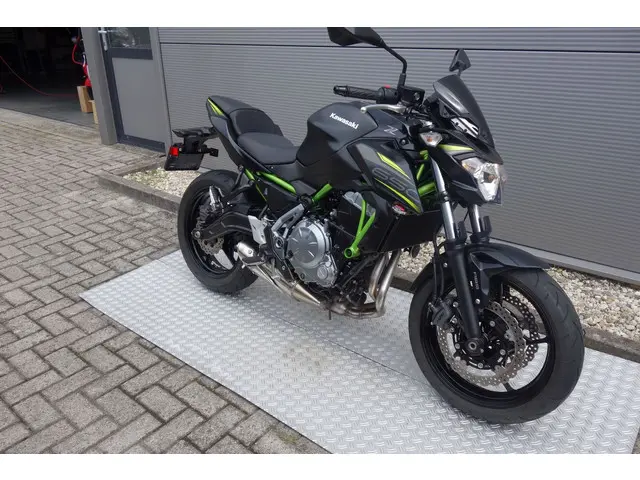 Kawasaki Z650 ABS 2019 Benzine 2