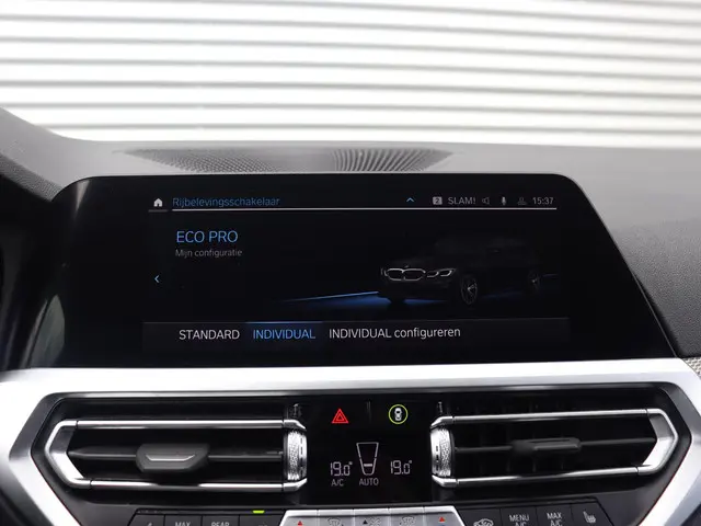 BMW 3 Serie Touring 320i 2022 Benzine 27