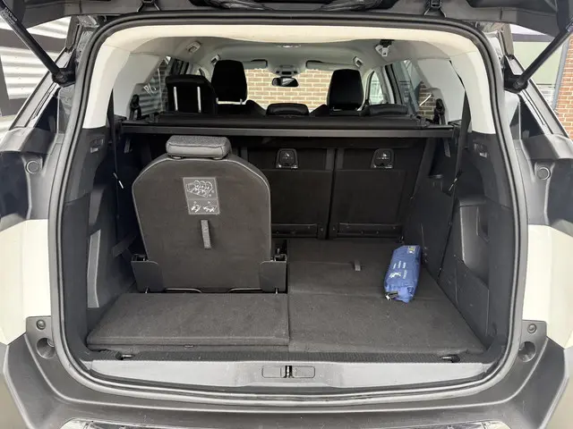 Peugeot 5008 1.2 PureTech Allure 2018 Benzine 16