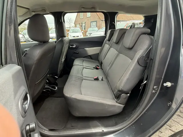 Dacia Lodgy 1.2 TCe Lauréate 5p. 2013 Benzine 23