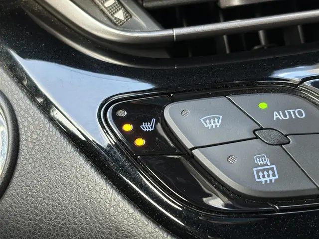 Toyota C-HR 1.8 Hybrid Bi-Tone 2017 Hybride Benzine 29