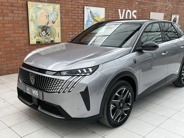 Peugeot 3008 Hybrid 136 GT 2024 Hybride Benzine 6
