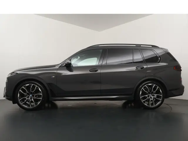BMW X7 xDrive40i 2025 Benzine 12