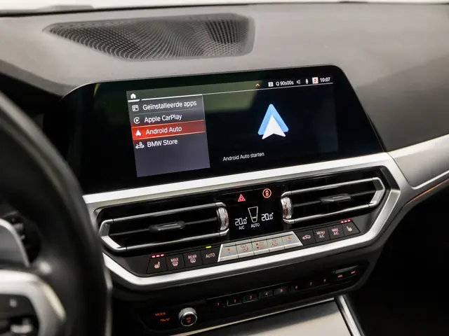 BMW 3 Serie Touring 318i M Sport 2021 Benzine 32