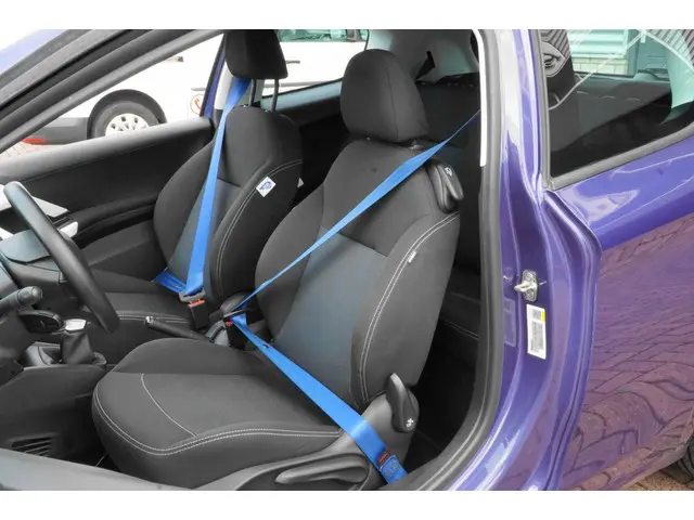 Peugeot 208 1.0 VTi LIKE SPORTLINE 2014 Benzine 2