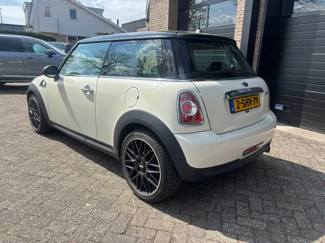 MINI Cooper Mini 1.6 Automaat 2012 Benzine 3
