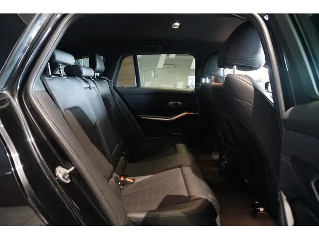 BMW 3 Serie Touring 318i High Executive 2021 Benzine 18