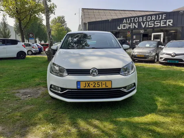 Volkswagen Polo 1.2 TSI Highline *Cruise*Navi* 2016 Benzine 2