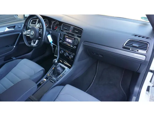 Volkswagen Golf 1.4 TSI 122pk 2x R-line 2014 Benzine 12