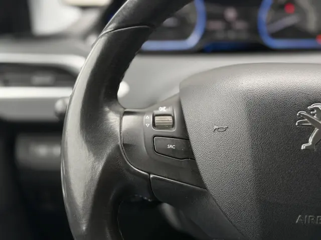 Peugeot 2008 1.2 VTi Allure 2014 Benzine 16