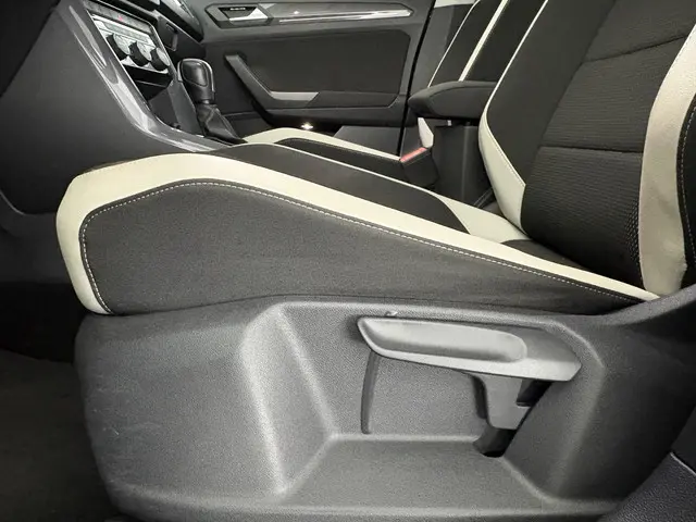 Volkswagen T-Roc 1.5 TSI Sport Business R 2021 Benzine 31