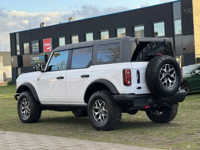 Ford Bronco AWD 2.7L V6 BADLANDS 2025 Benzine 9
