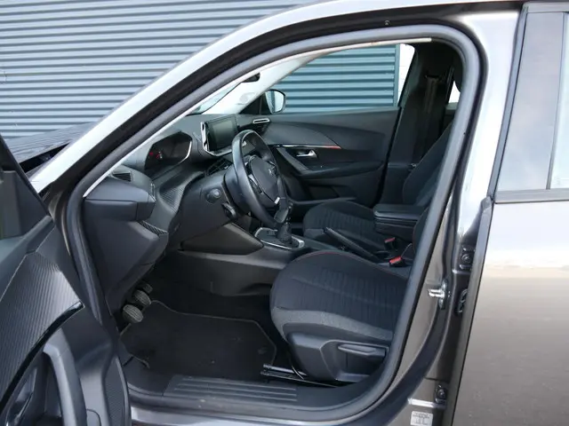 Peugeot 2008 1.2 PureTech Active Pack 2021 Benzine 7