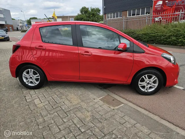Toyota Yaris 1.0 VVT-i Access camera 2015 Benzine 4