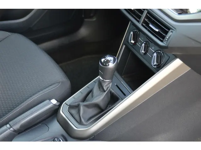 Volkswagen Polo 1.0 TSI Highline Business R 2021 Benzine 36