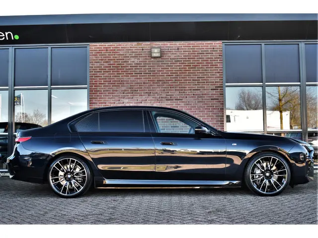 BMW 7 Serie 750e xDrive M-Sport 2025 Hybride Benzine 41